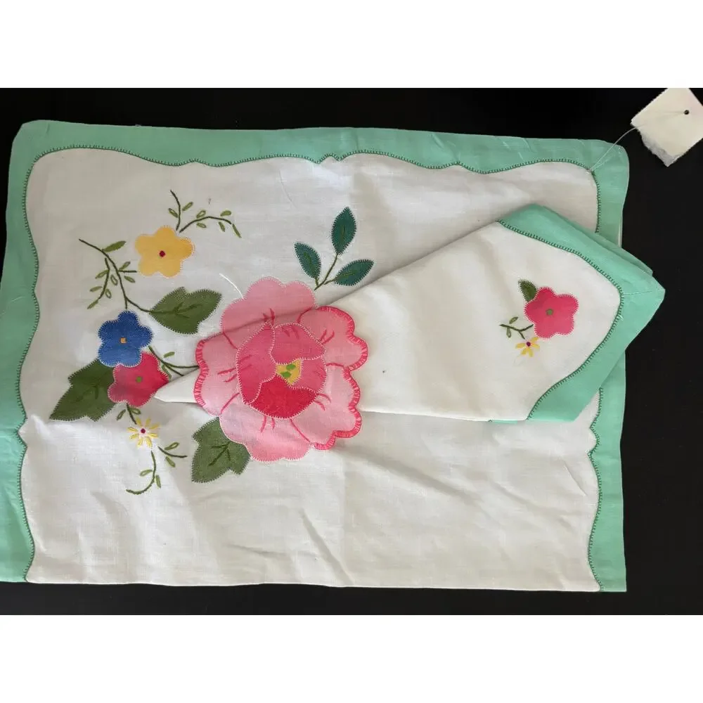 Vintage Embroidered Applique Placemats & Napkins 4 Pieces New